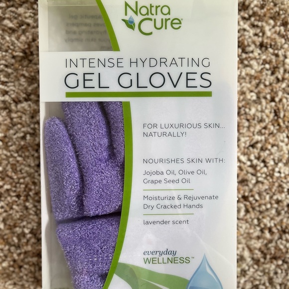Intense Hydrating Gel Gloves - Picture 2 of 6